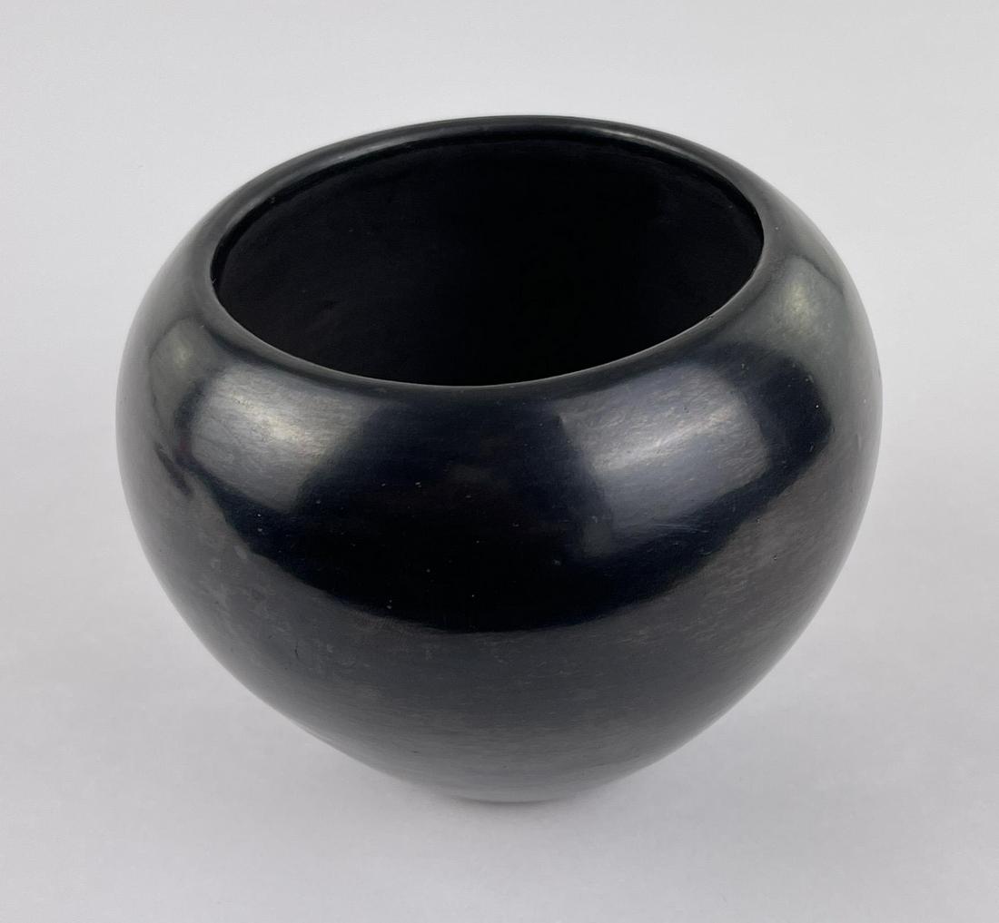 Lupita Martinez San Ildefonso Pueblo Indian Pot: 4 1/8" tall, 5 1/8" diameter.
