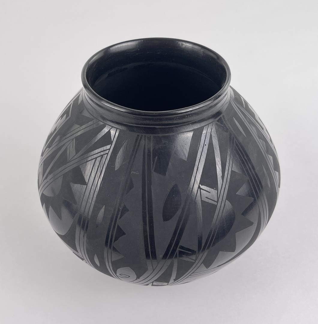 David Ortiz Mata Ortiz Pottery Pot Vase (1 of 4)