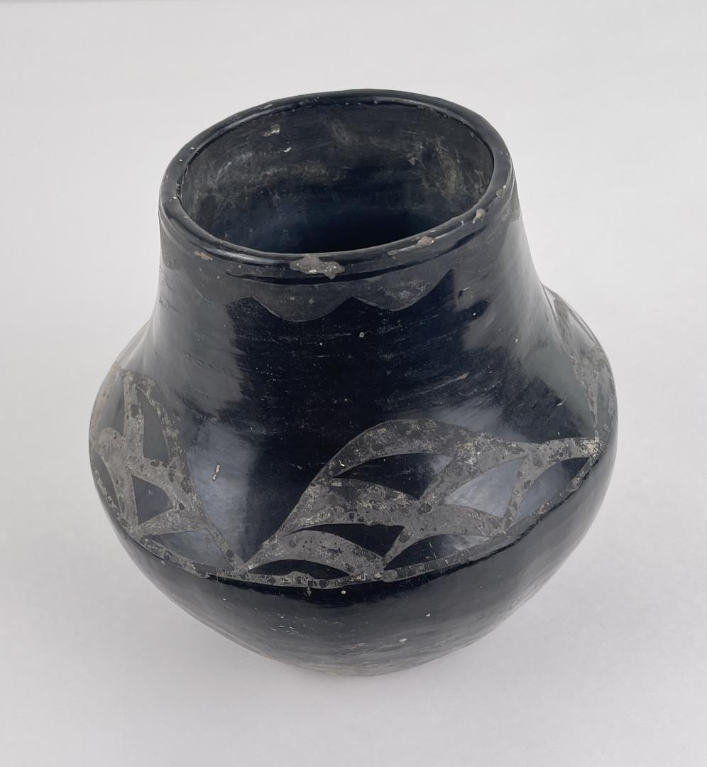 Isabel Pena San Ildefonso Pueblo Indian Pot: 6 3/4" tall, 6 1/2" diameter. Allard Auction Collection Inv: CAN 45526