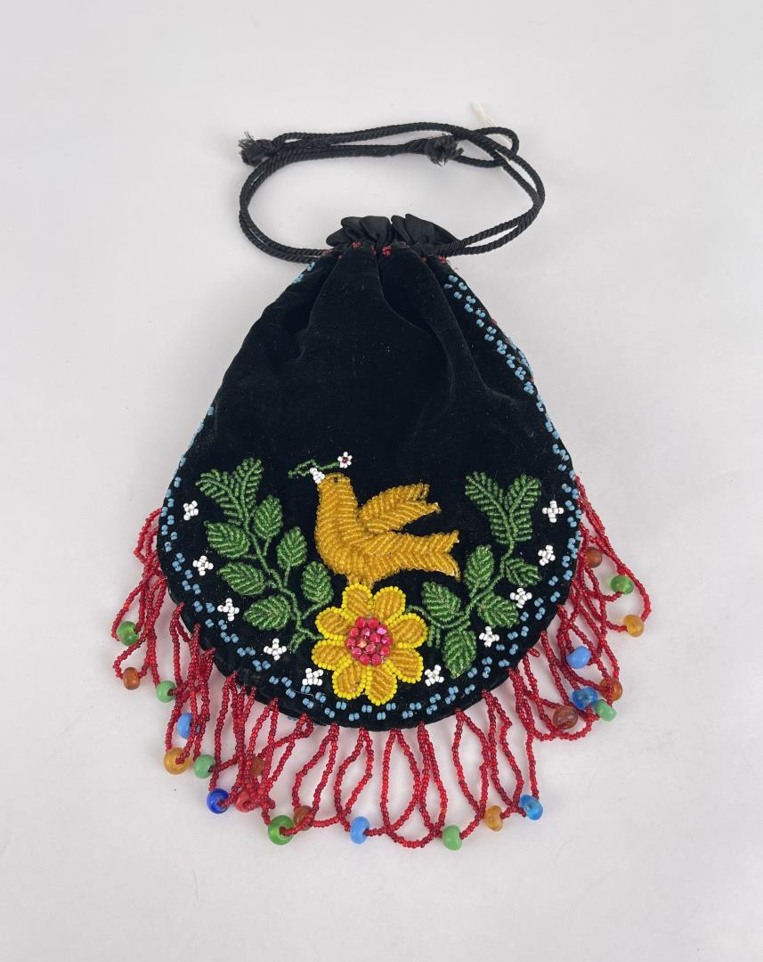 Iroquois Indian Beaded Bag (1 of 3)