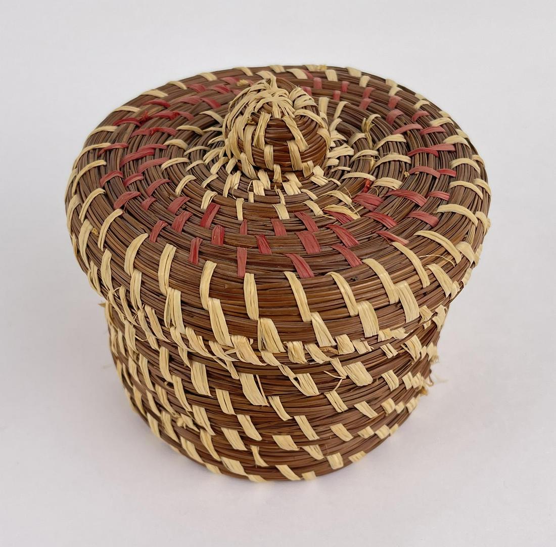 Native American Indian Pine Needle Basket (1 of 5)