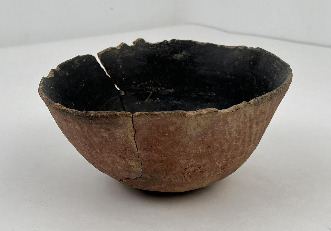 Ancient Salado Pottery Indian Pot Vessel: 4" tall, 7 1/2" diameter. Allard Auction Collection Inv: RAN