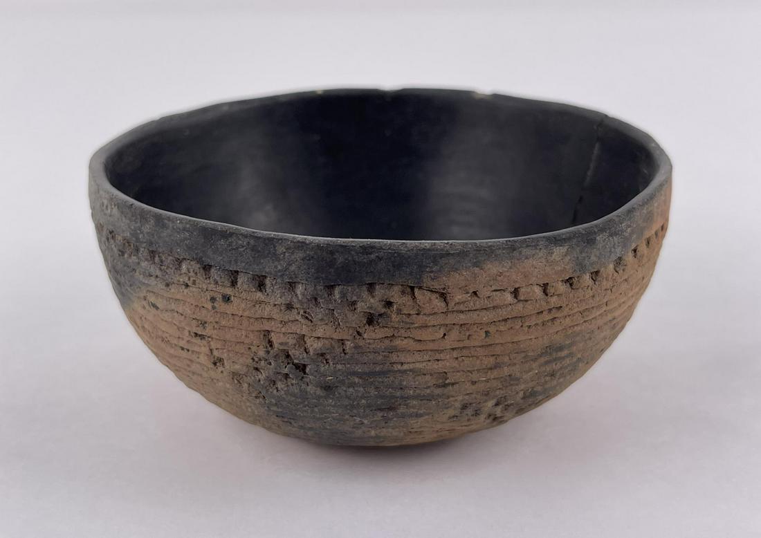 Ancient Mimbres Pottery Indian Pot Vessel (1 of 7)