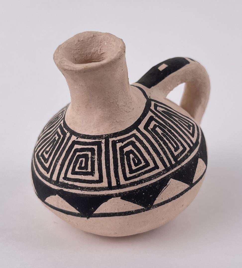 Ethel Shields Acoma Pueblo Indian Pot (1 of 7)