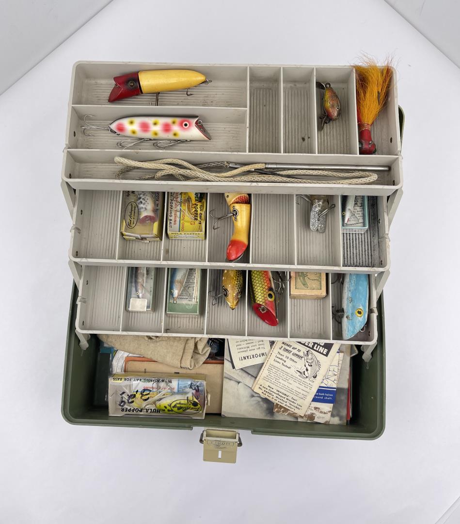 Vintage Tackle Box Full of Fishing Lures: Nice tackle box.
