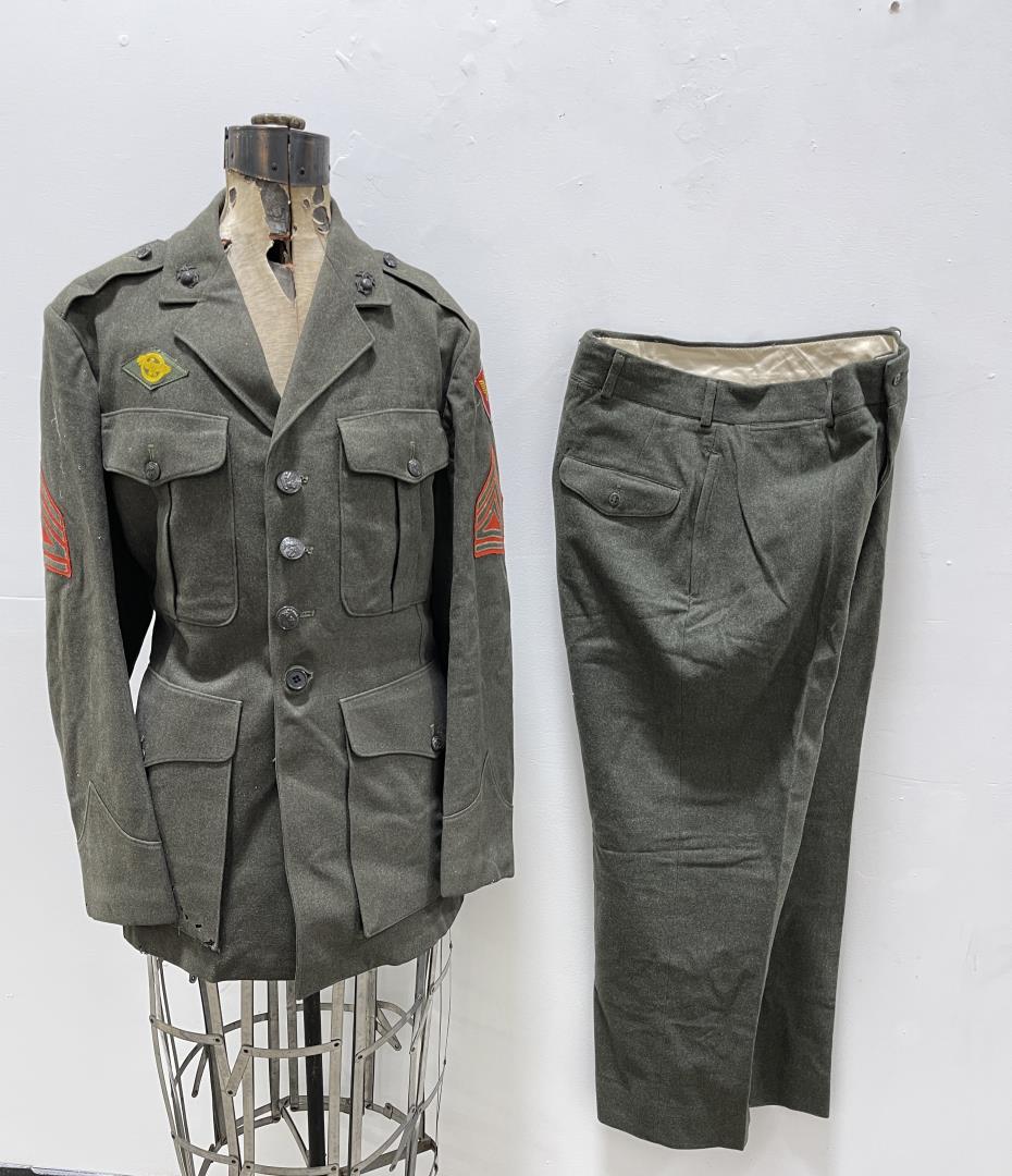 WW2 USMC 4th Marine Air Wing Uniform: Nice grouping.