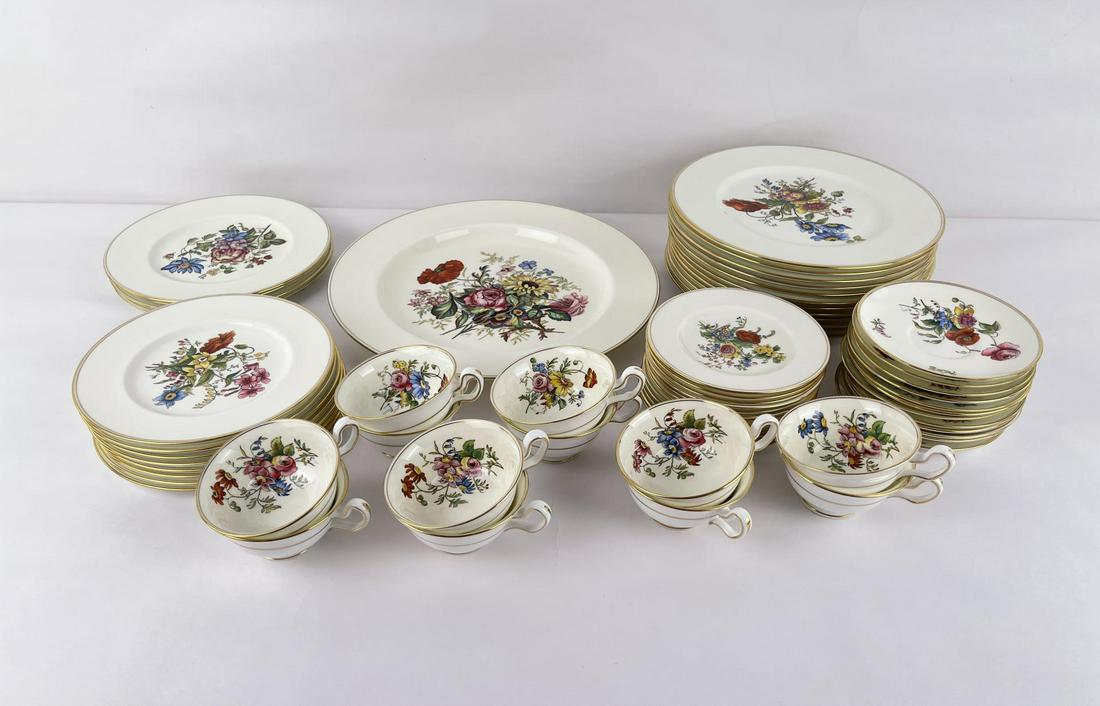Wedgwood Posy Sprays Dining China Set: Very pretty, hand painted. Piece count as shown.