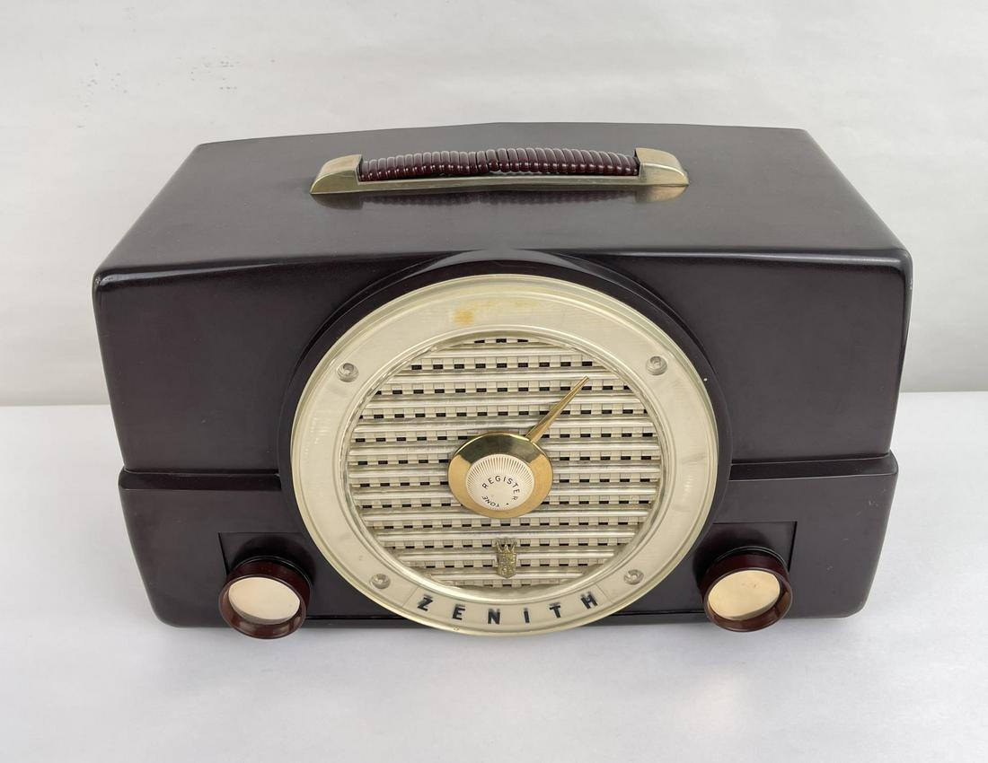 Zenith S-19493 Bakelite Tube Radio: 10 7/8" by 15 1/8". Working.