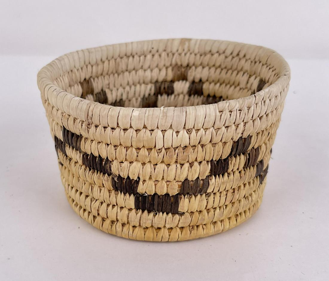 Papago Native American Indian Basket: 5" in diameter, 2 7/8" tall Allard Auction Collection Inv: NO TAG