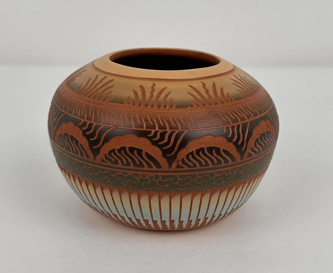 J Gray Navajo Indian Pot: 5 5/8" diameter, 3 3/4" tall.