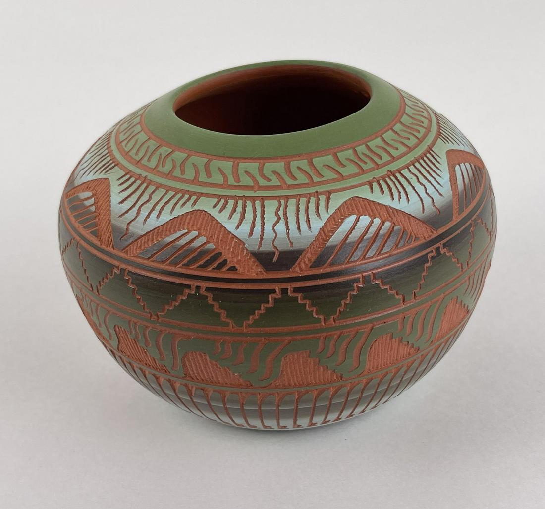 J Gray Navajo Indian Pot: 5 5/8" diameter, 3 7/8" tall.