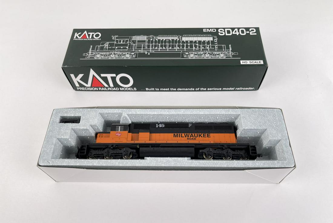 Kato EMD SD40-2 37-2908 HO Scale Engine: Nice example in box.
