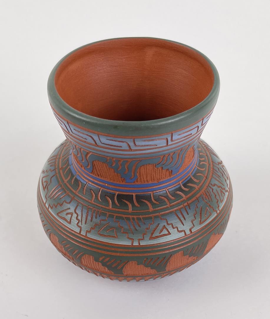 J Gray Navajo Indian Pot: 4 1/8" in diameter, 4 1/8" tall