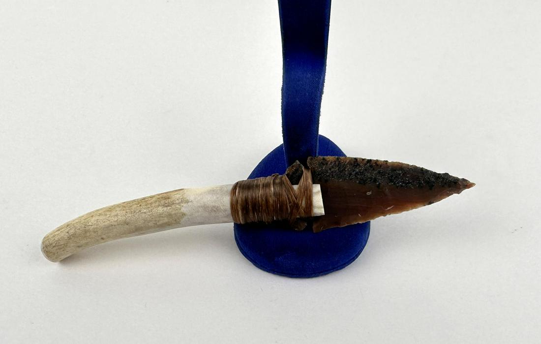 Bo Earls Handmade Horn Handle Knife: Handmade by Bo Earls. Bo is one of the finest modern flint and obsidian knappers. His knives are some of the nicest money can buy. The handle is whitetail deer horn. 6" long.