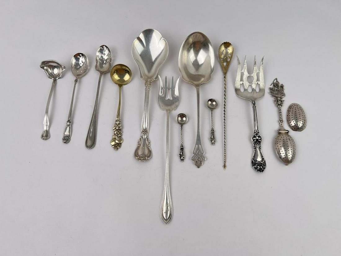Collection of Sterling Silver Flatware: 379 grams.