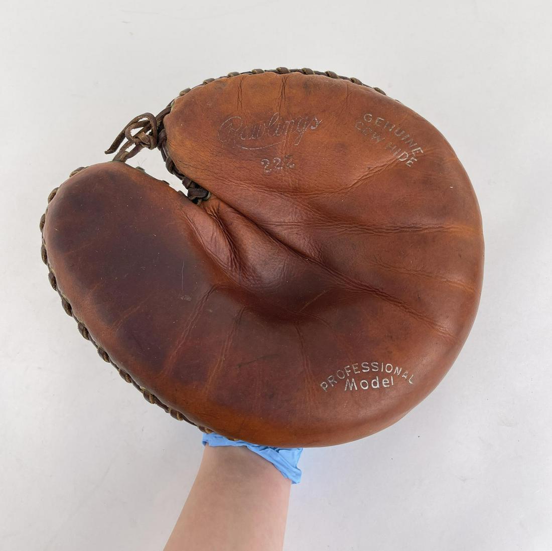 Rawlings 222 Baseball Glove Mitt: Buckle Back. Nice example.