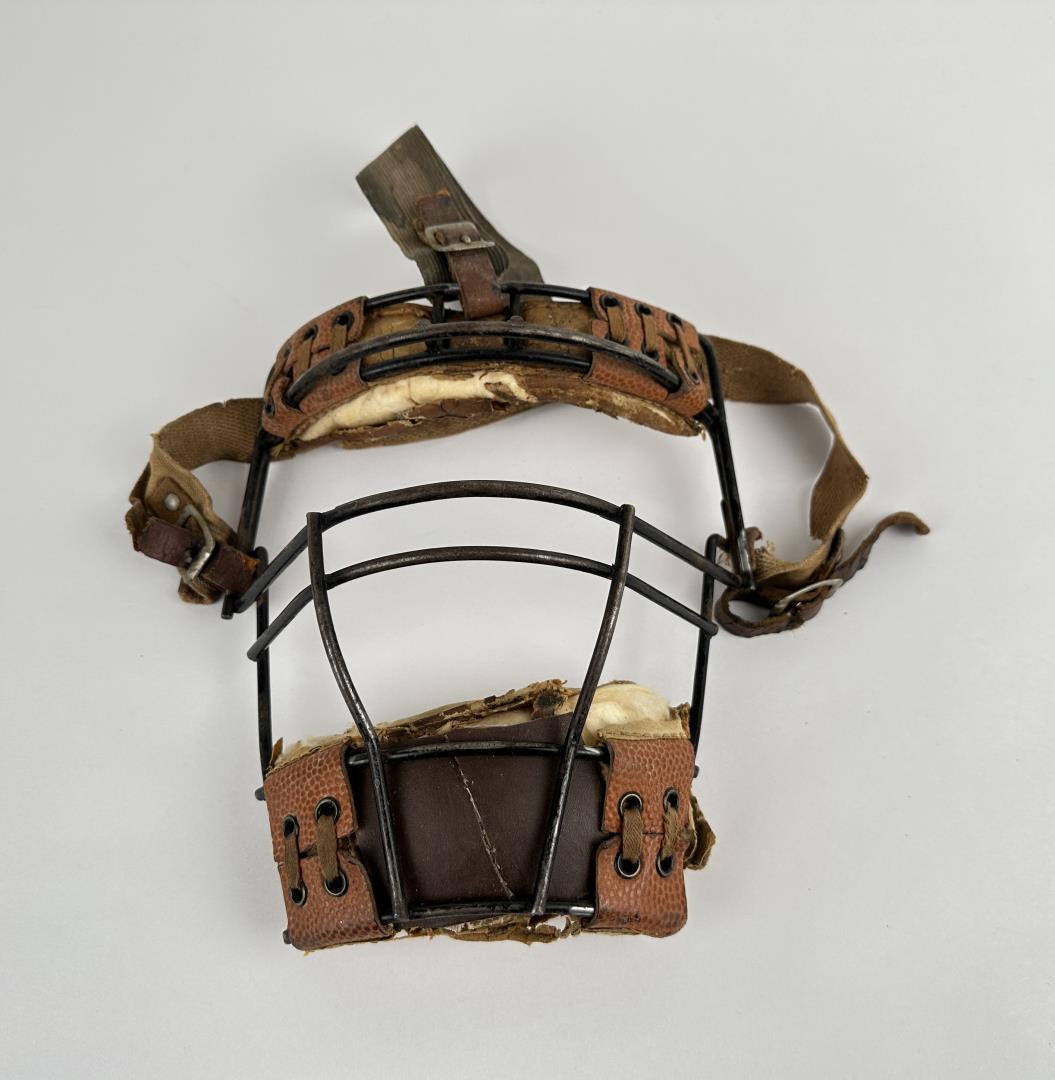 Spalding Baseball Catchers Mask (1 of 7)