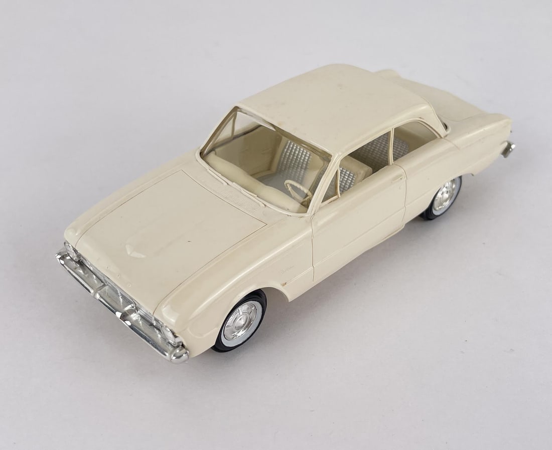 AMT 1960 Ford Falcon Sedan Promo Model Car (1 of 7)