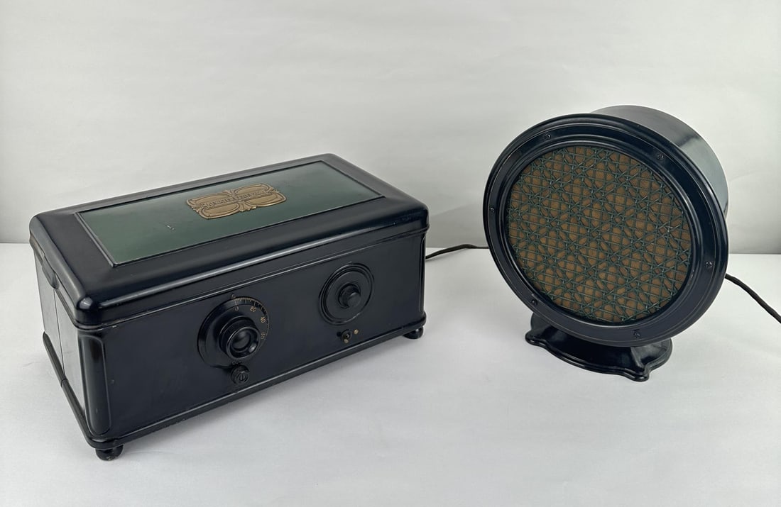 Atwater Kent 46 Radio and F-2 Speaker: Very nice set.