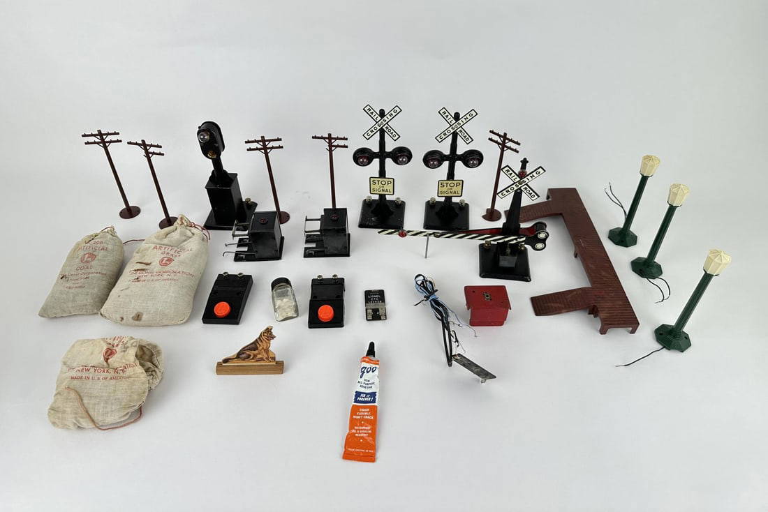 Collection Of Lionel Train Accessories Auction