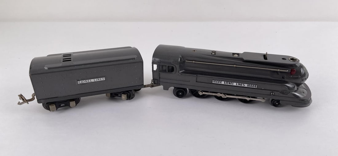 Lionel 1668E Torpedo Locomotive and Tender: Very nice set.