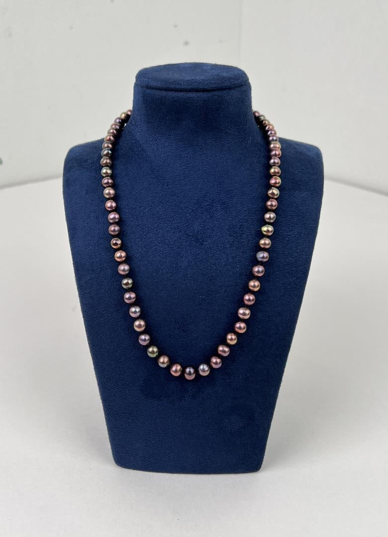 Tahitian Black Pearl Necklace: Very pretty. 19" long when open.