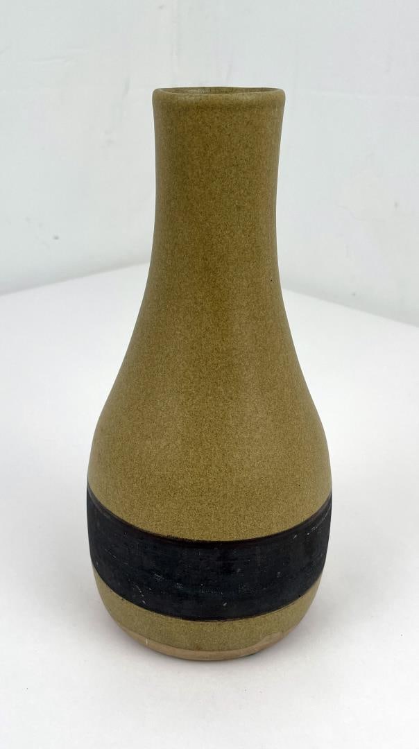 Mid Century Marshall Studios Pottery Vase: Very nice example with original bottom tag. 9 3/4" tall, 4 3/4" diameter.
