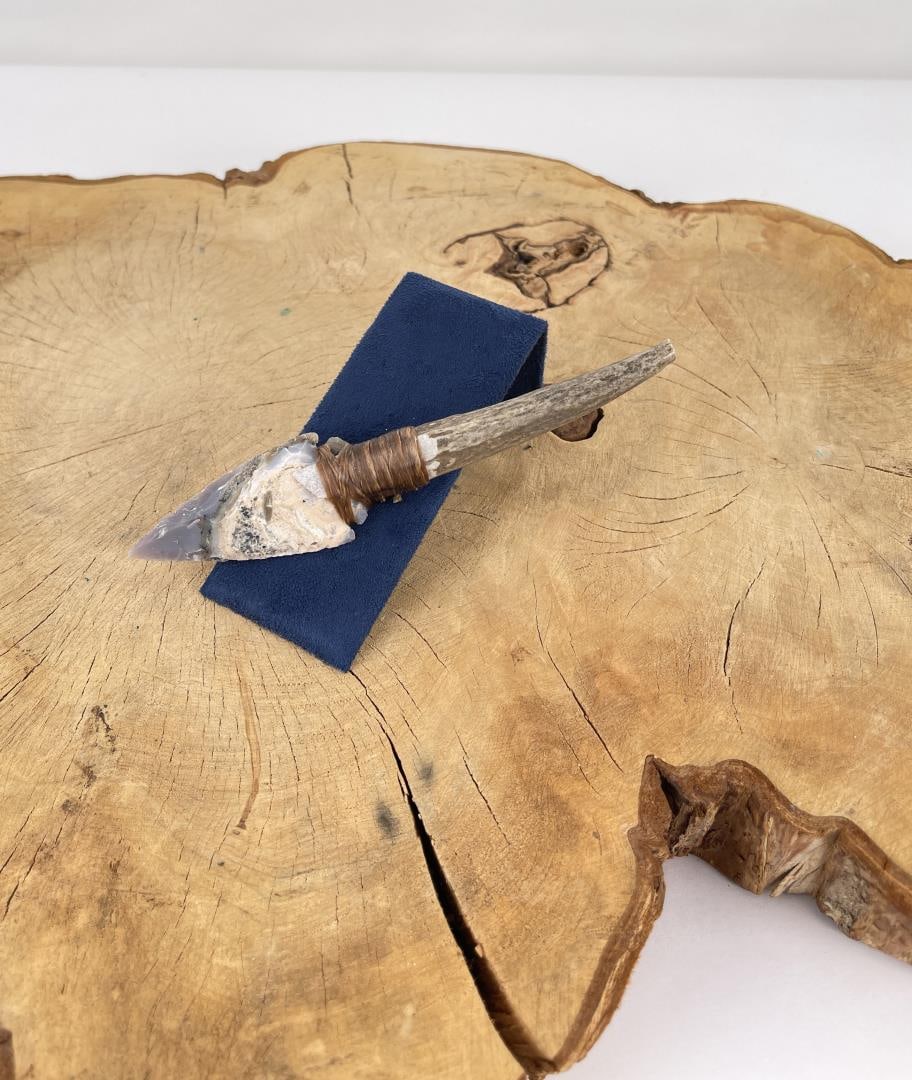 Bo Earls Handmade Horn Handle Knife: Handmade by Bo Earls. Bo is one of the finest modern flint and obsidian knappers. His knives are some of the nicest money can buy. The handle is whitetail deer horn. 5 1/2" long.