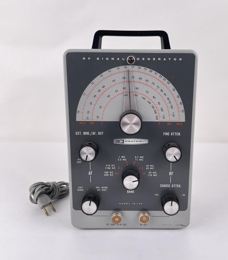 Vintage Heathkit RF Signal Generator IG-102: Powers on. Otherwise untested.
