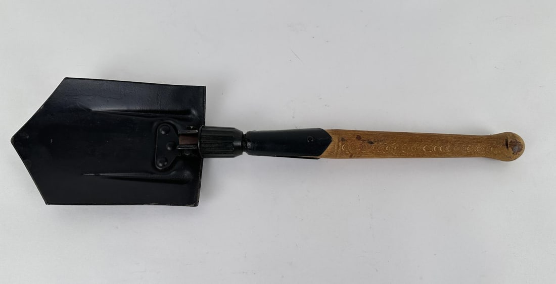 East German Army Shovel: Nice shovel.