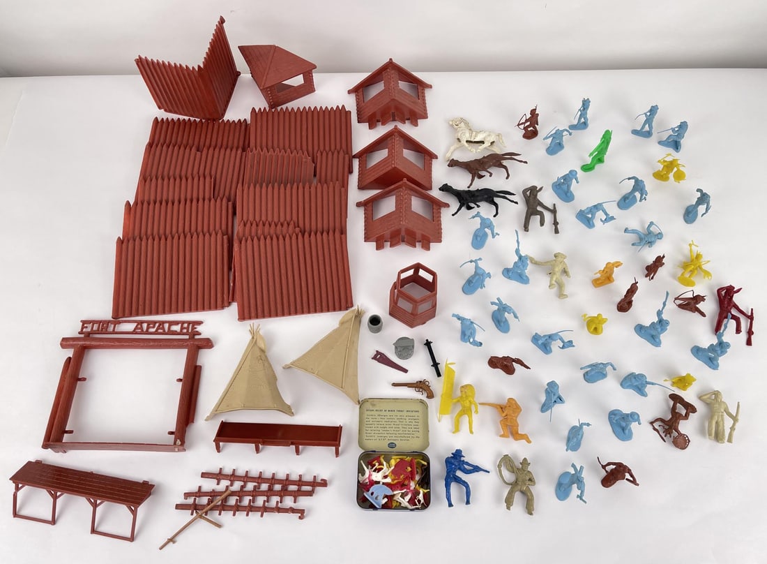 Group of Marx Fort Apache Figures: Nice grouping.