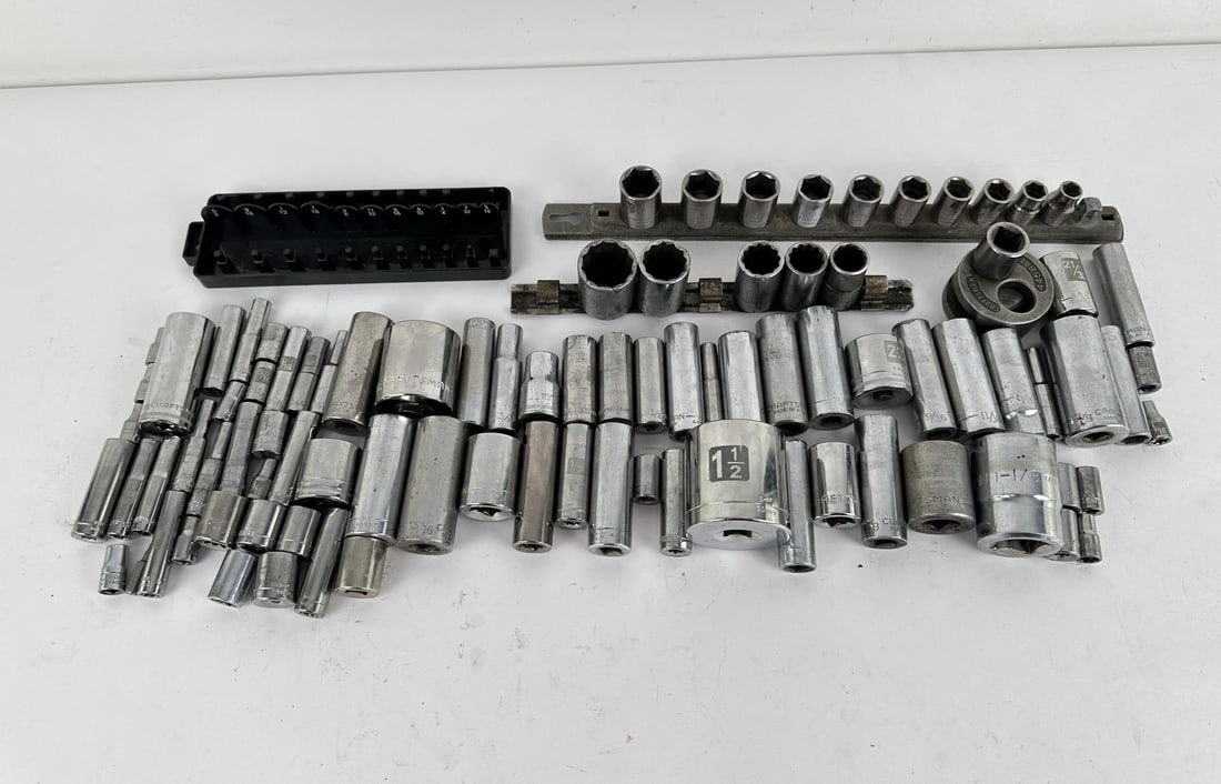 Large Collection of Craftsman Sockets: Nice grouping.