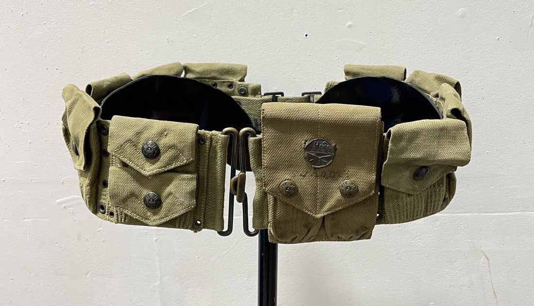 Model 1910 MILLS Rimless Eagle Snap Cartridge Belt: Belt measures 35 1/2" open