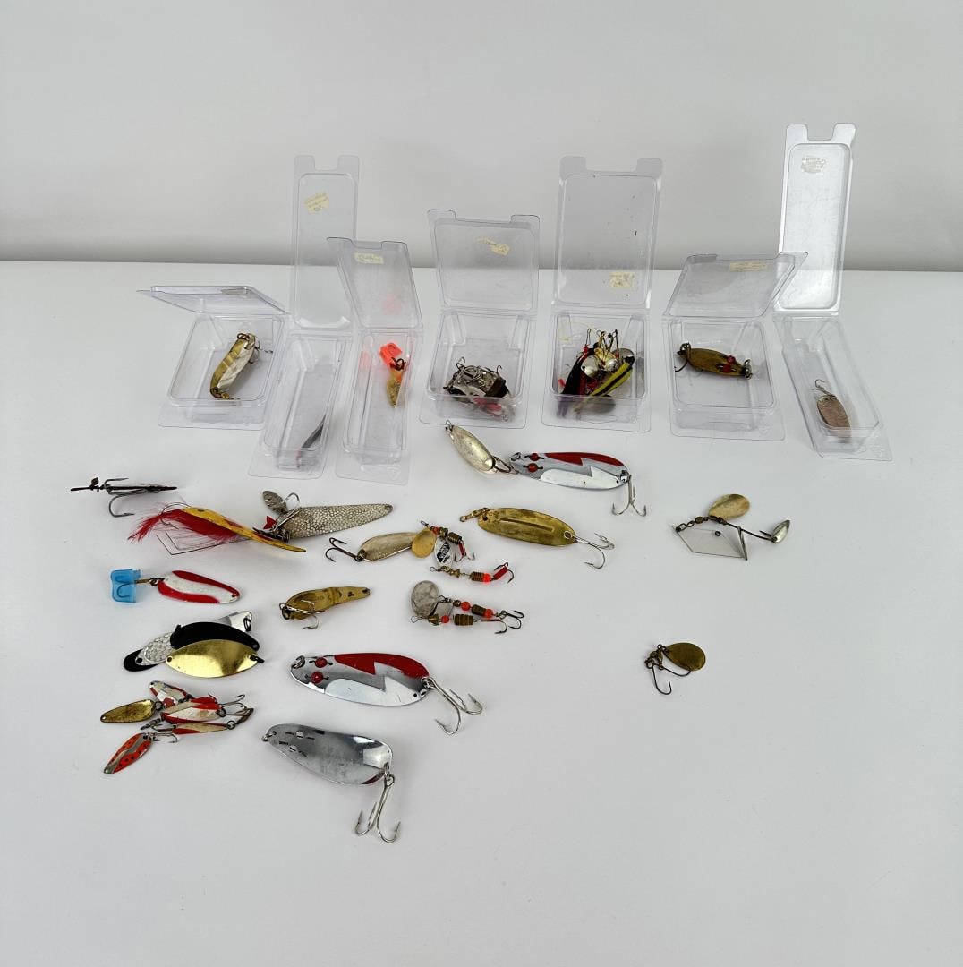 Assorted Fishing Lures: Nice grouping