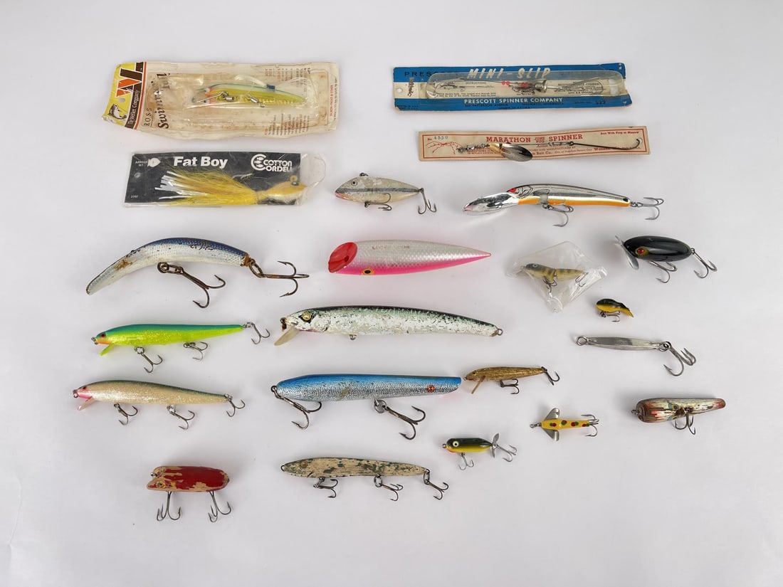 Assorted Fishing Lures: 22 pieces total