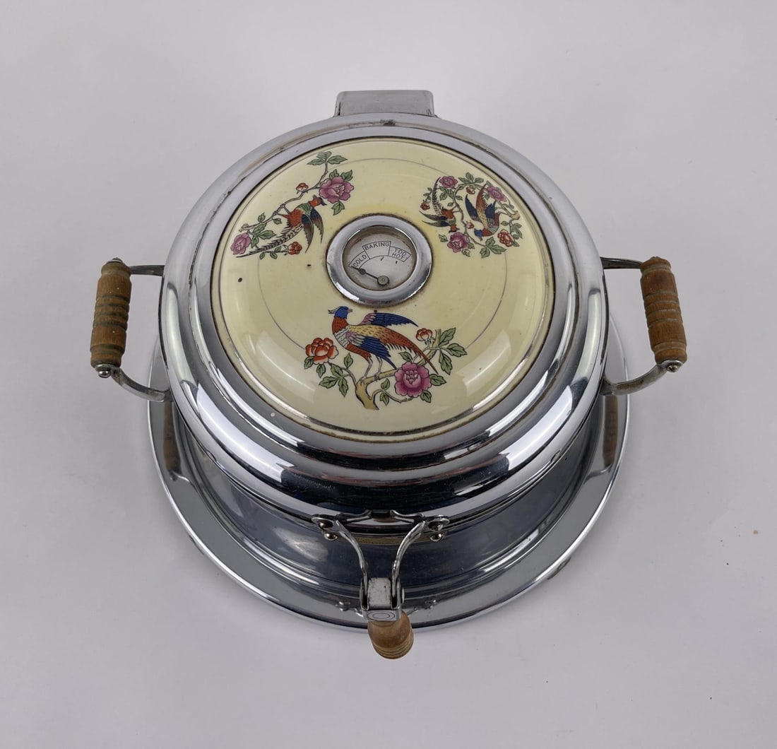 Antique Montgomery Ward Waffle Iron: No cord.
