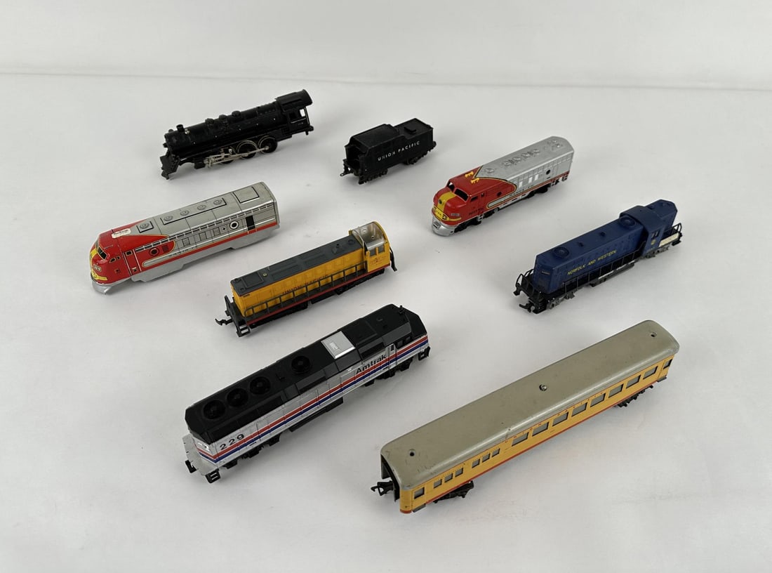 Collection of HO Scale Train Engines: Nice grouping.