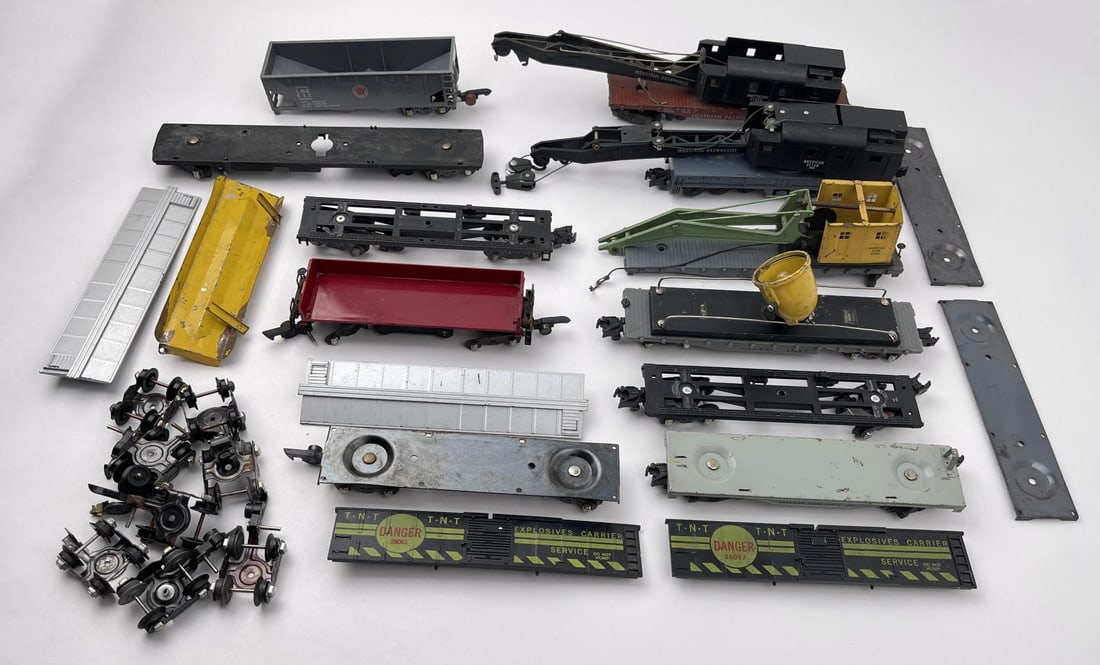 Collection of American Flyer Train Parts: Nice grouping
