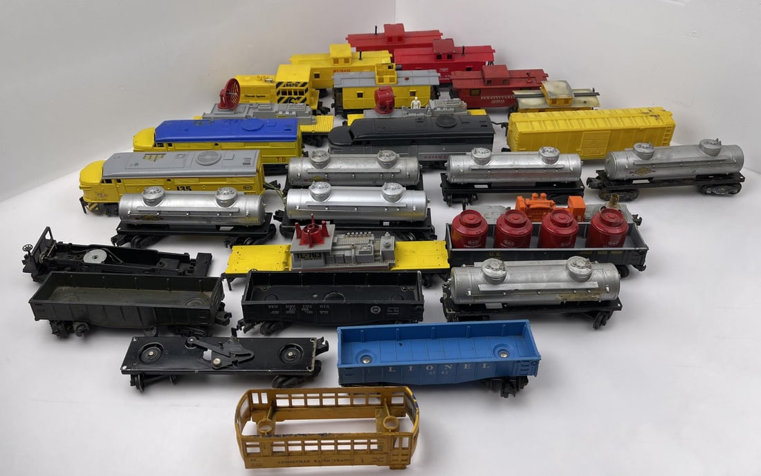 Collection of HO Scale Train Cars Lionel: Nice grouping.50