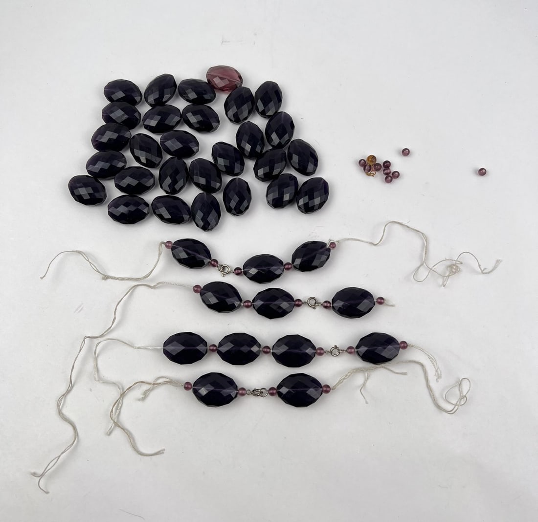 Group Art Deco Cut Glass Purple Beads (1 of 5)