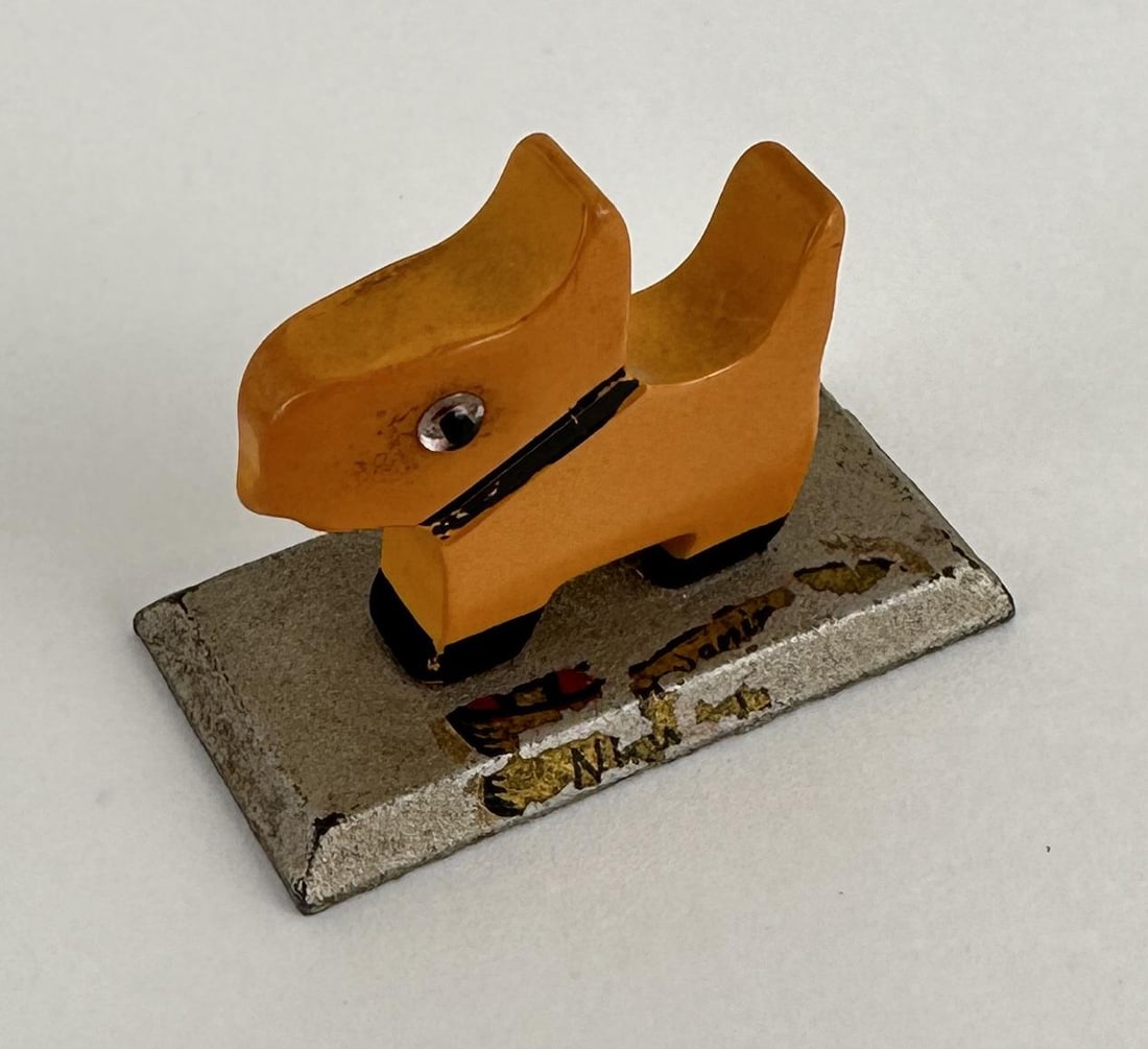 Bakelite Scottie Dog Ring Stand (1 of 5)