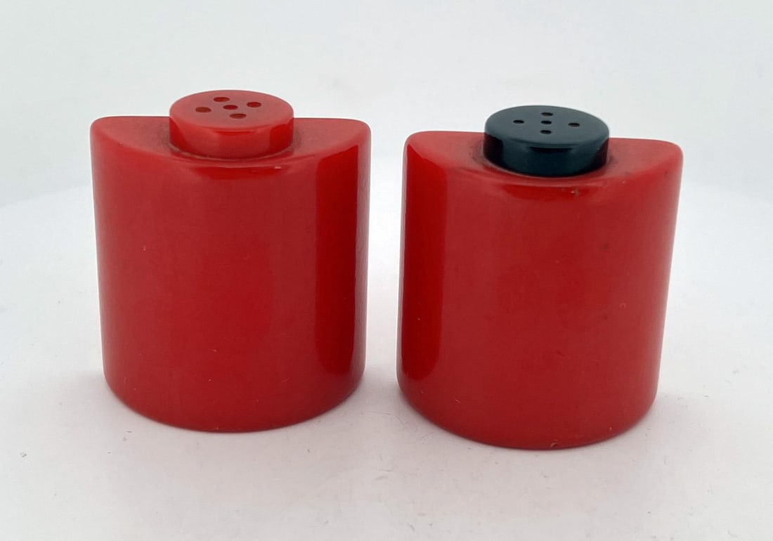 Art Deco Bakelite Salt and Pepper Shakers (1 of 4)