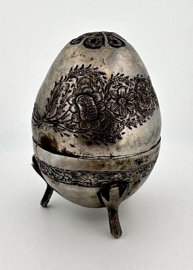 Antique Sterling Silver Footed Egg Shaker: 2 1/2" tall by 1 1/2" in diameter. 53 grams.