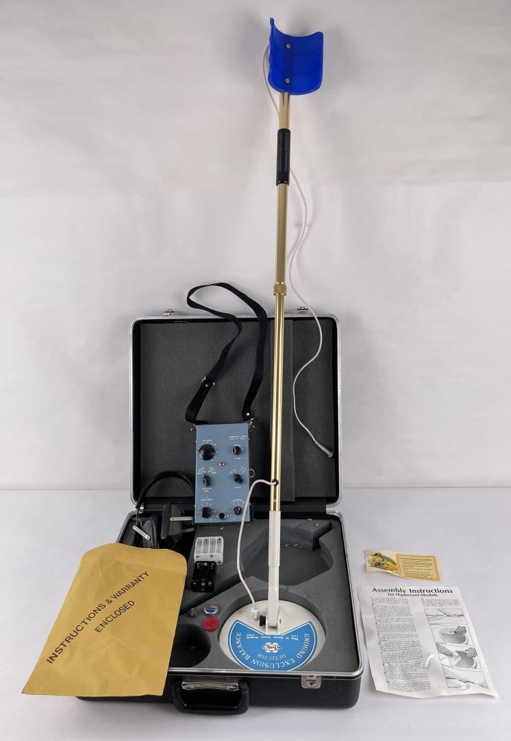 Whites Coinmaster Metal Detector: Nice set in case.