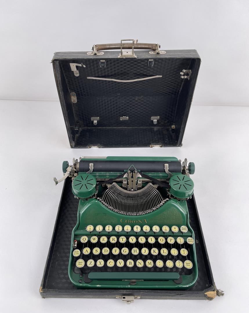 Antique Green Corona 4 Portable Typewriter: Very nice example in case.