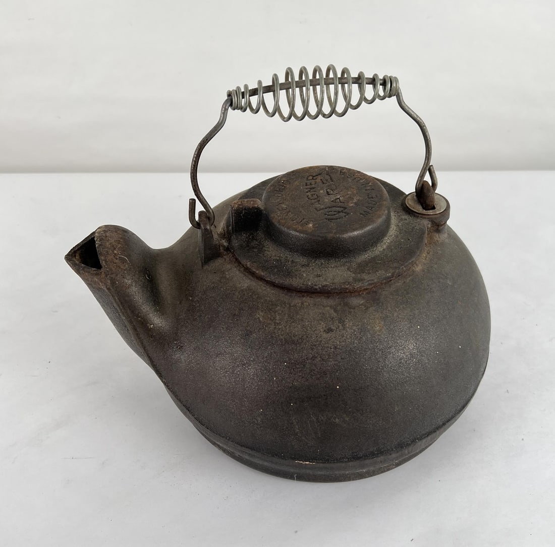 Wagner Ware Cast Iron tea Pot Kettle: Swivel lid