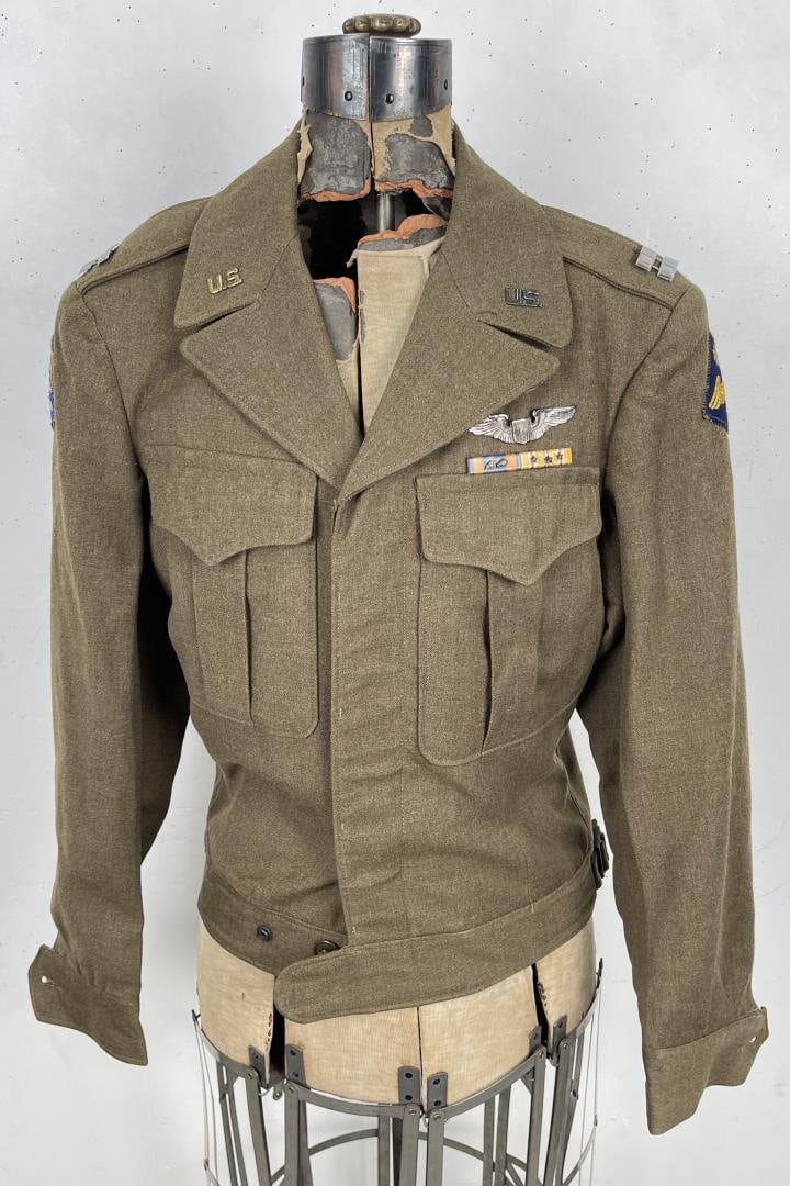 WW2 US Army Air Force Uniform Coat Jacket: Nice uniform with Sterling Silver Wings. Size 34R.