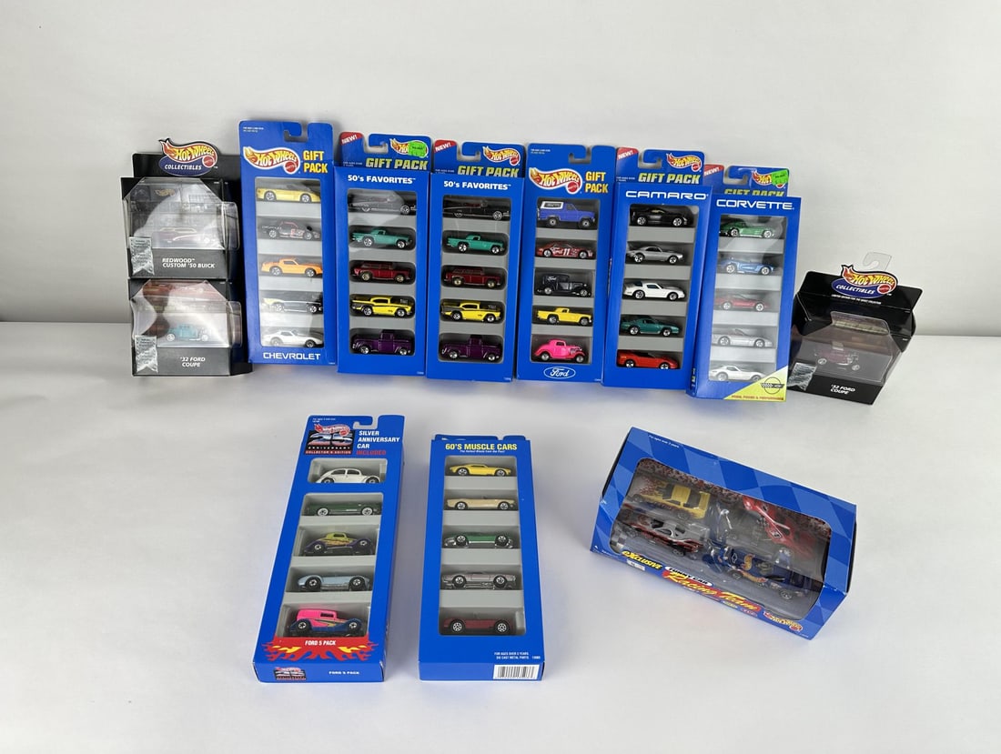Collection of Die Cast Cars Hot Wheels: Nice group of gift packs.