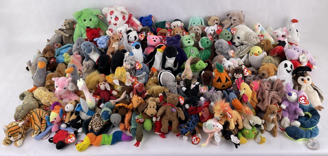 Large Collection of TY Beanie Babies: Very nice lifetime collection.