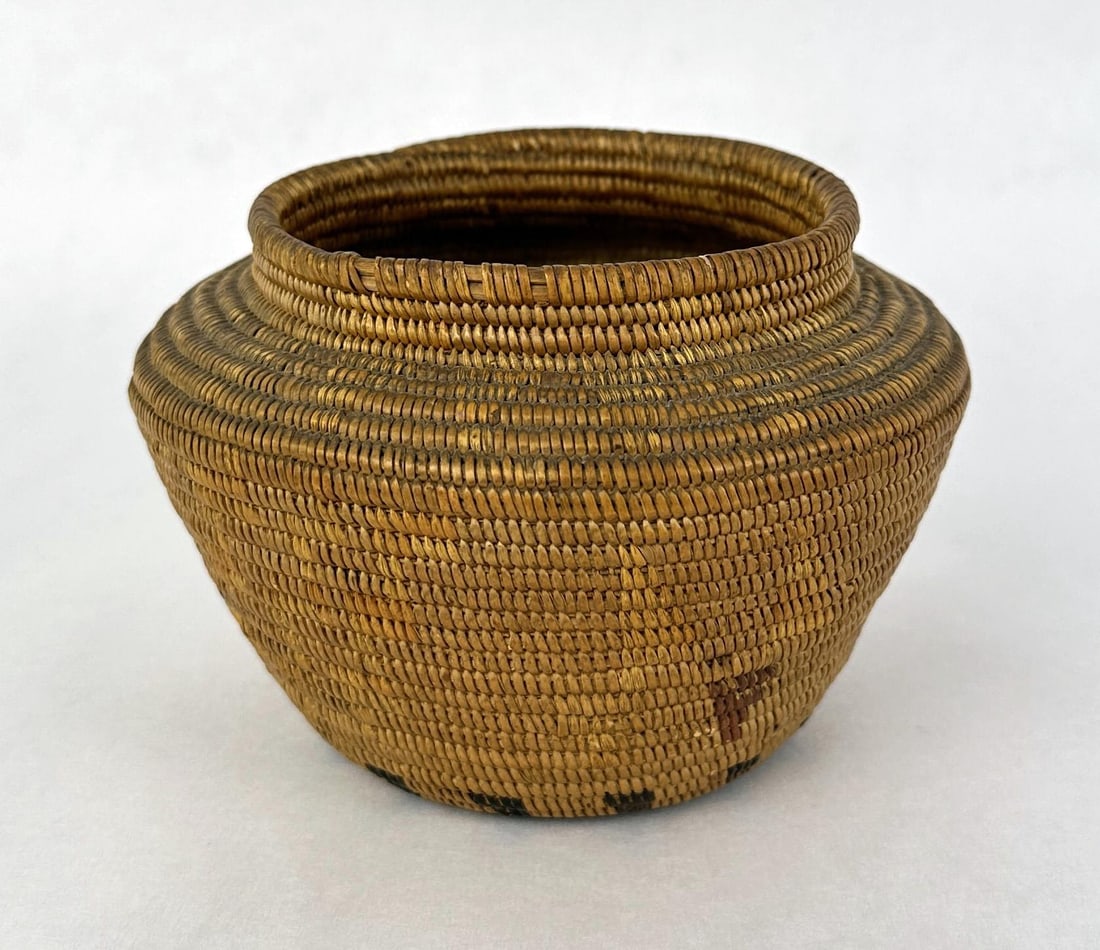 Antique Apache Native American Indian Basket: 3 1/4" tall, 4 3/4" diameter.
